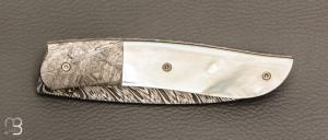   Couteau  " GYR " front-flipper par Tim Bernard - Nacre blanche et météorite