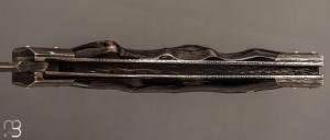    Couteau " liner-lock custom " par Alain & Joris Chomilier - Corne de Springbok et damas Chad Nichols