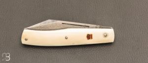  Couteau " Trappeur " custom à cran plat de Julien Baillon - Ivoire de phacochère et Damasteel